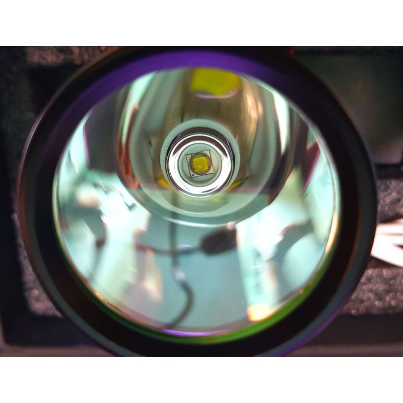 Đèn pin X6 SFT40/5050 1.7mm 25w quang thông 2400 lumen sơn mạ titan xám khói cổng sạc USB-Type -C