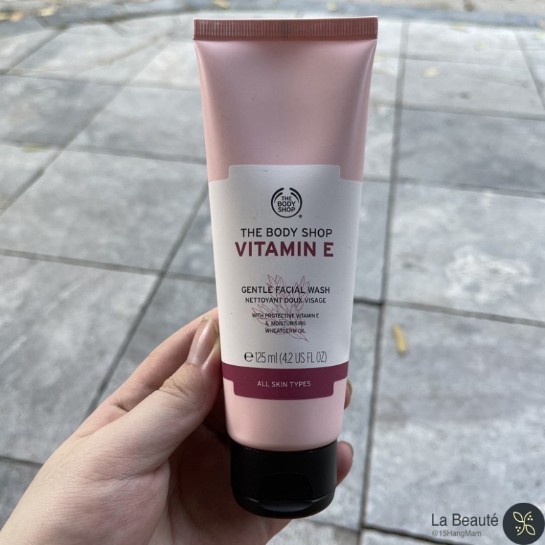 Sữa Rửa Mặt Làm Sạch Nhẹ Dịu - The Body Shop Vitamin E Gentle Facial Wash 125ml