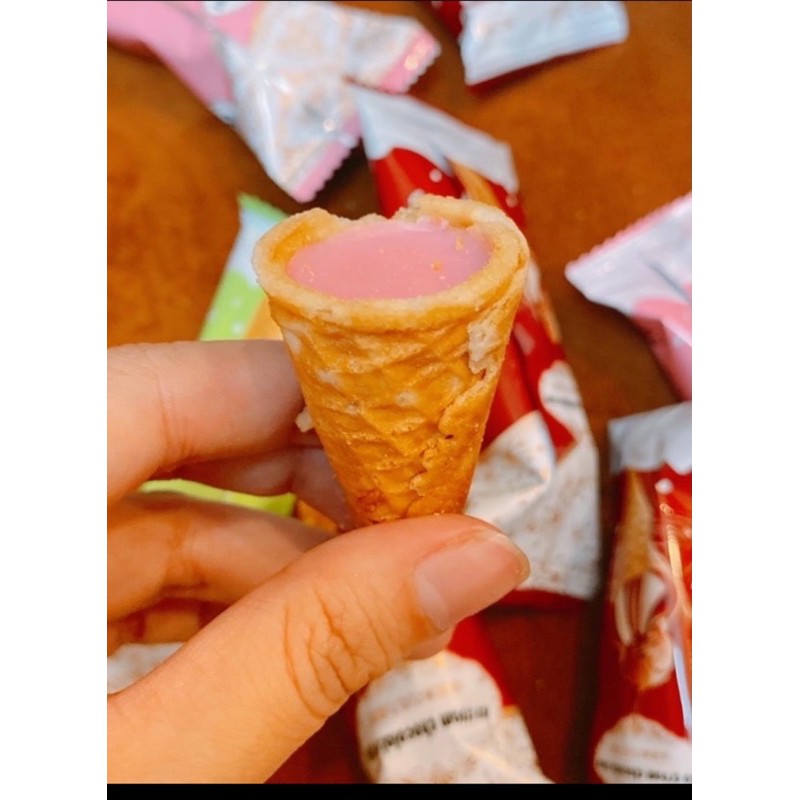 Xô bánh kem ốc quế nhân sữa chảy hộp hồng và hộp đỏ