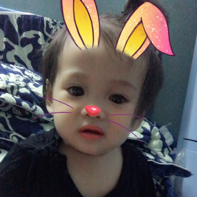 bình sữa bé bên Mẹ bắp