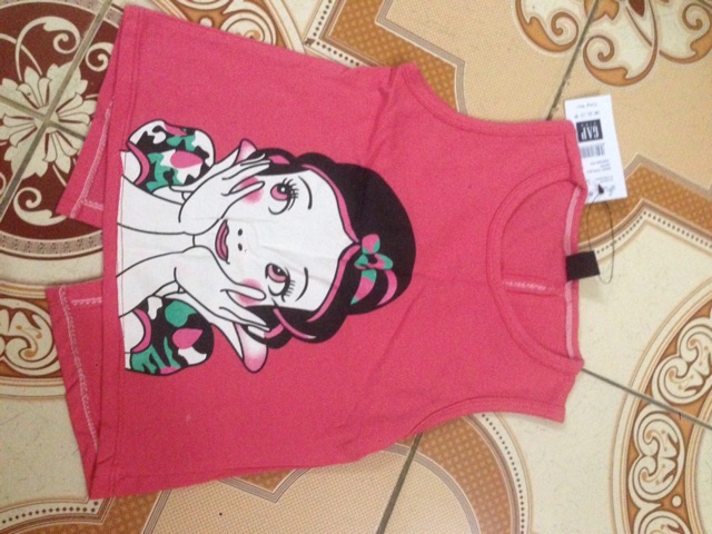 Áo in hình cô gái