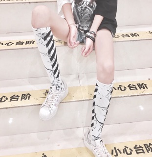 Tất cao cổ rằn ri Off-white