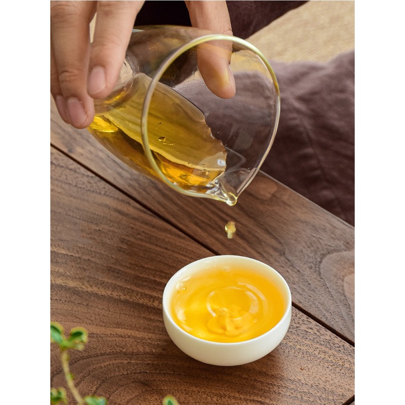 Chén Uống Trà Sứ Bạch Định Thấu Quang Cảnh Đức Trấn Gắn Hoa Sứ Trong Lòng Chén