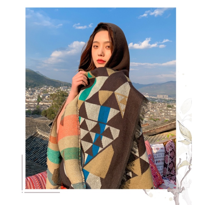 Áo choàng có mũ họa tiết tam giác sắc màu | BigBuy360 - bigbuy360.vn