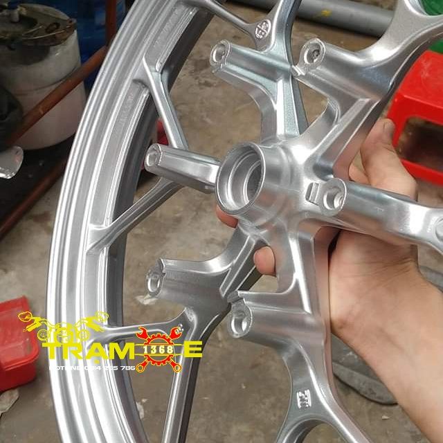 GÓI COMBO SƠN SAMURAI MÀU BẠC CROM MỜ ÁNH KIM W39 GỒM 4 CHAI ĐỘ BỀN CAO - Trạm Xe 1368