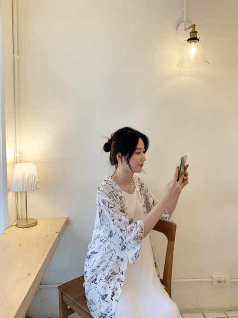 Áo kimono hoa xám | BigBuy360 - bigbuy360.vn