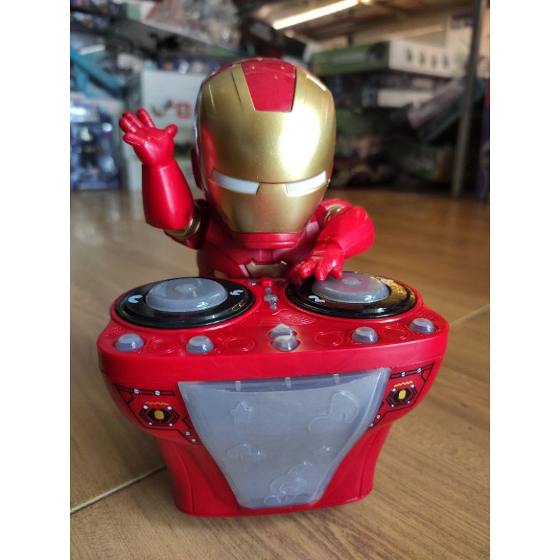 Đồ chơi Iron man đánh DJ ; Người sắt chơi nhạc DJ; đồ chơi Iron man vui nhộn.