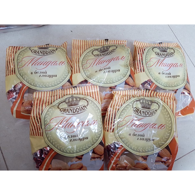 socola trắng hạt hạnh  nhân 450g