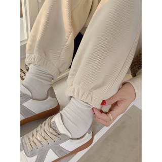 Quần nỉ jogger ống rộng bo gấu nhung tăm mịn cá tính, Quần jogger ống rộng bo gấu chất nỉ nhung tăm dày dặn