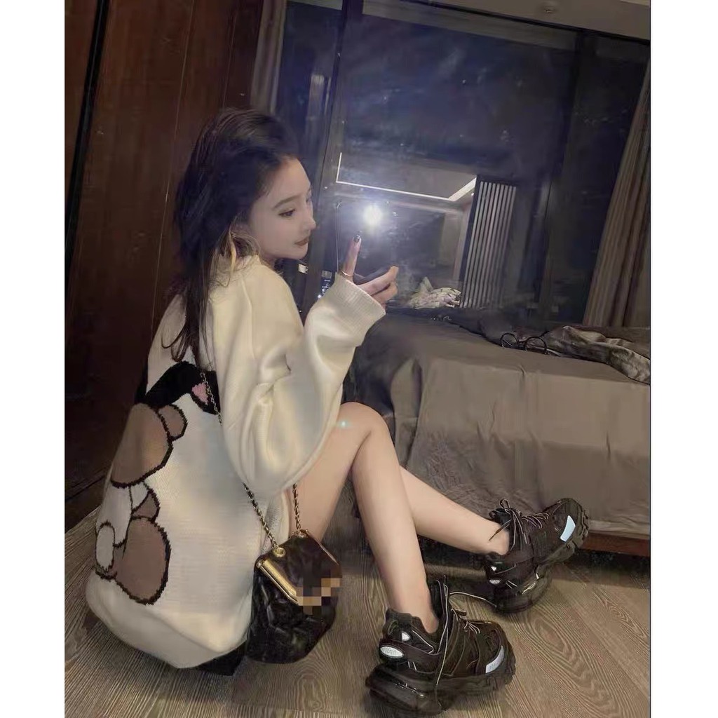 Áo Sweater Nỉ Gấu Mo&Chino, Nam Nữ Form Rộng Dài Tay, 2 Màu Trắng Đen Unisex, chất nỉ dày dặn | BigBuy360 - bigbuy360.vn