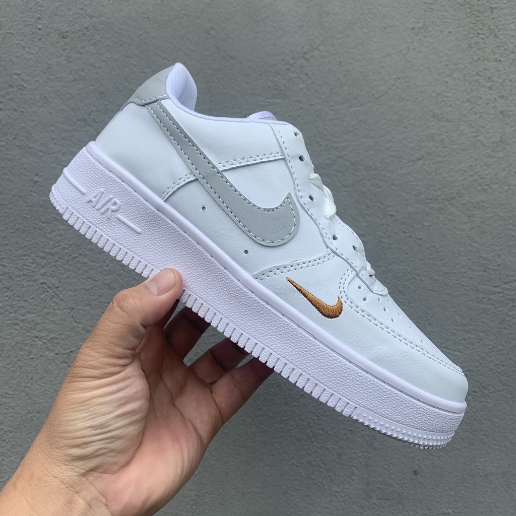 Giày thể thao air force 1 vệt xám logo vàng , Giày AF1 trắng vệt xám nam nữ bản đẹp 2022