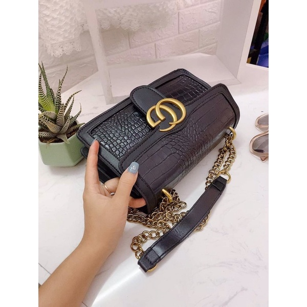 Túi xách đeo chéo dây xích GC size 25