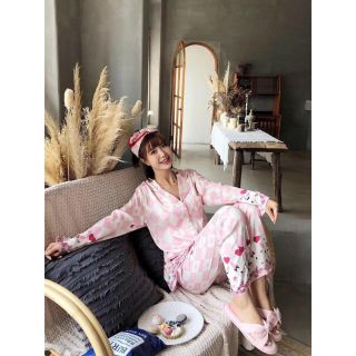 Đồ bộ pijama Satin từ 60-70kg tùy chiều cao.