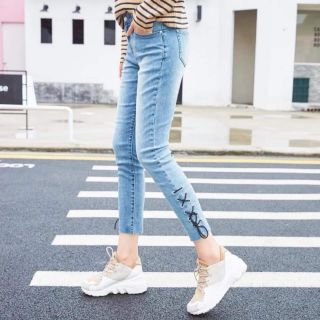 Quần jean phá cách mẫu mới nhất năm 2019