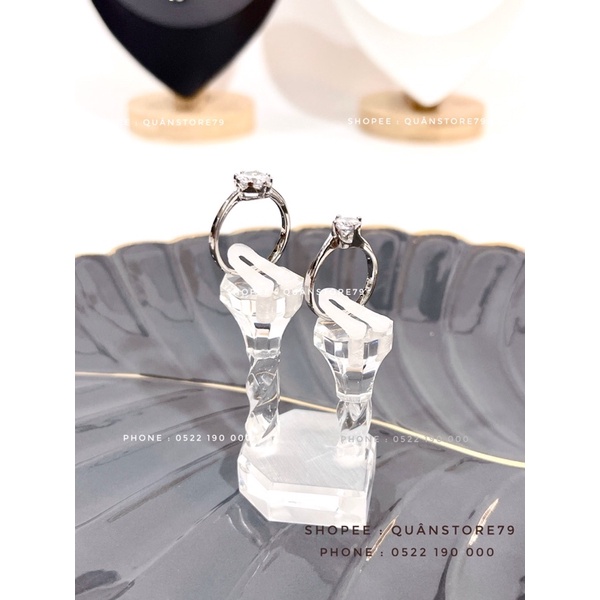 Trụ trưng trang sức acrylic đẹp