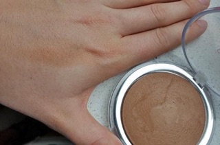 Phấn bắt sáng , phấn khối tối của Catrice