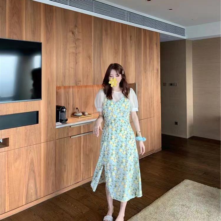 Set đầm hai dây họa tiết hoa và áo ngắn tay phong cách Hàn Quốc cho nữ có bán lẻ