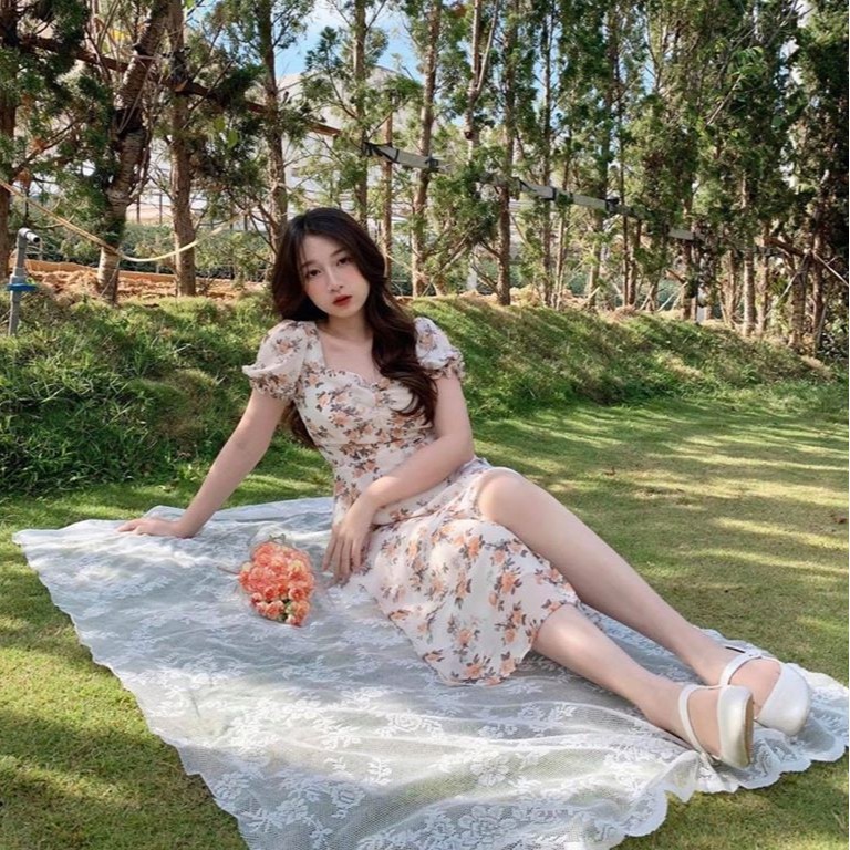 Đầm voan hoa cổ tim xẻ tà