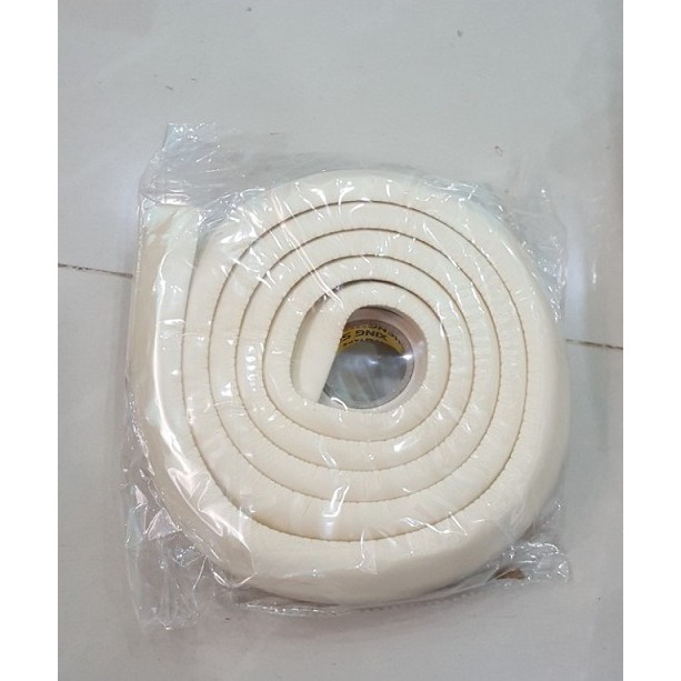 Cuộn dây cao su bọt biển mềm dài 2m dán bọc góc cạnh bàn, tủ kính, giường bảo vệ an toàn cho bé _ BG03 (trắng kem)