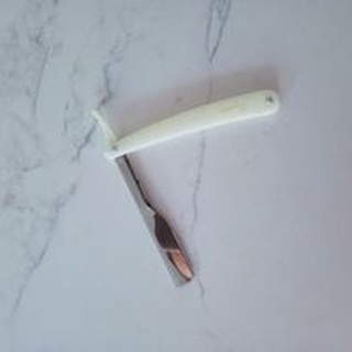 Dao Cạo Cán nhựa cán nhựa.