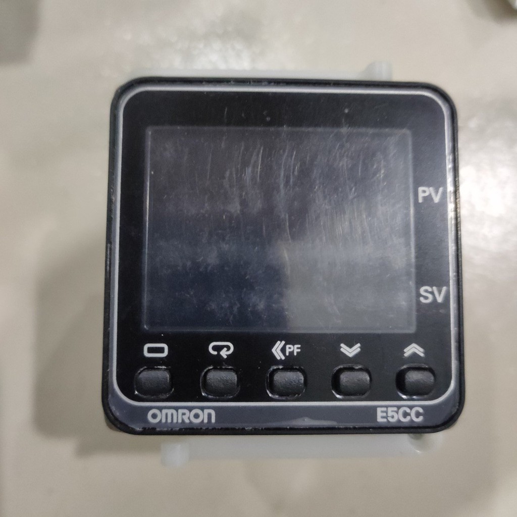 Bộ điều khiển nhiệt độ Omron E5CC-RX2ASM-800