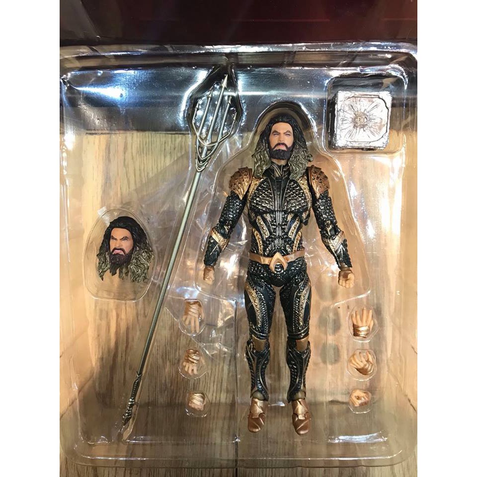 Mô hình Aqua man đế vương Atlantis Mafex