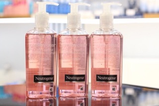 Gel rửa mặt neutrogena visibly clear gel