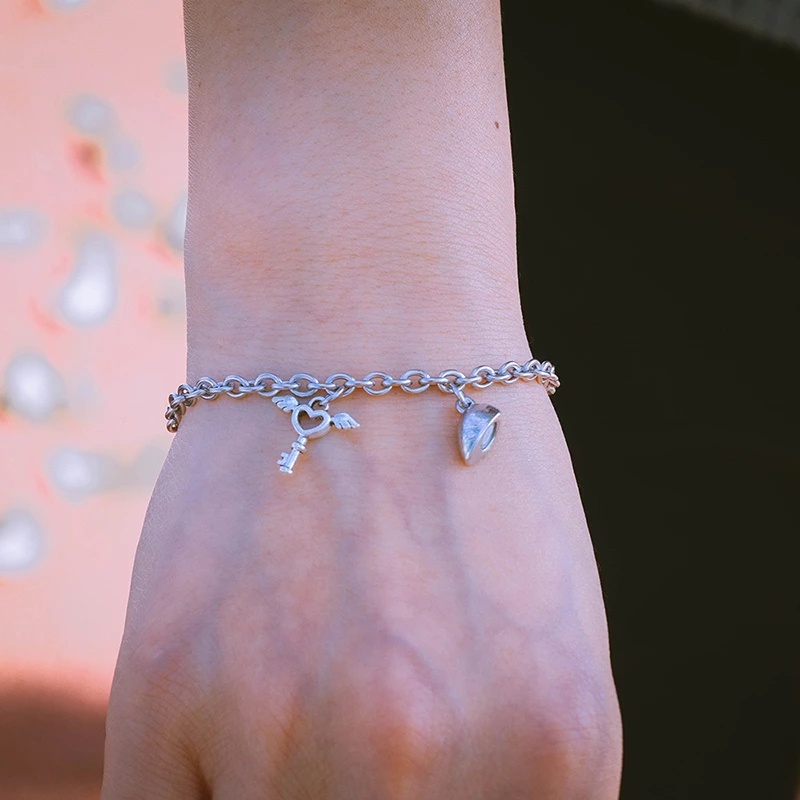 Set 2 Vòng Tay Cặp Nam Châm Hình Trái Tim Cho Cặp Đôi