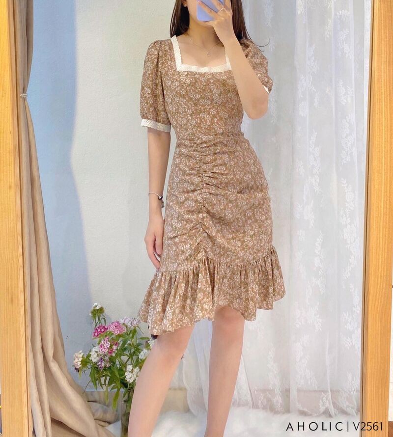 Đầm voan hoa phối ren cổ vuông 2 màu Aholic V2561