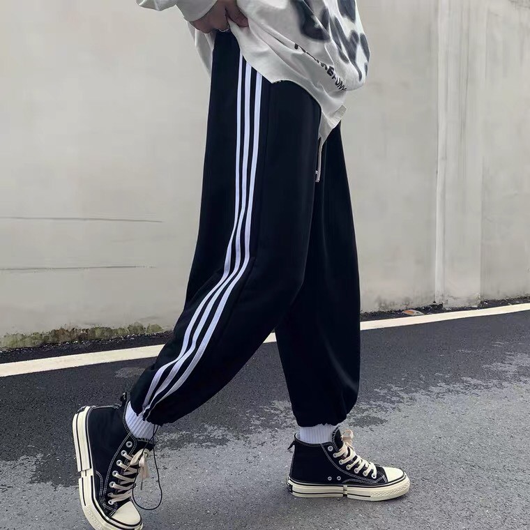 Quần Jogger Rút Ống 3 Sọc Chất Vải Nỉ Da Cá Nam Nữ 2 Màu Đen Trắng