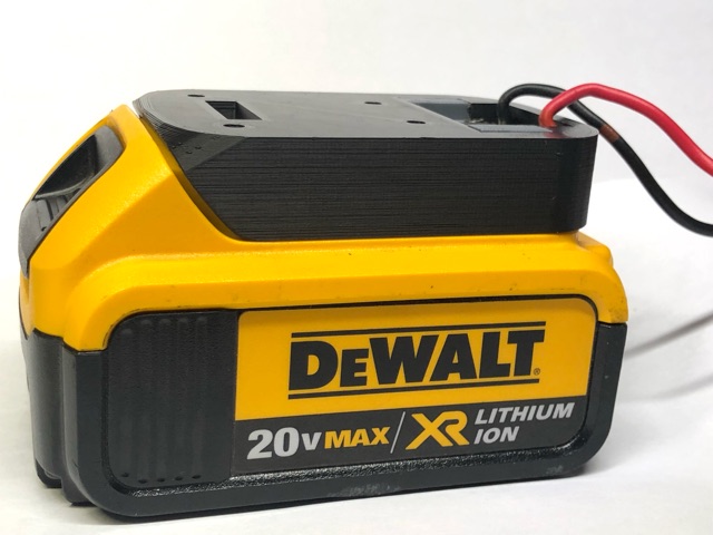 Chân đế pin Dewalt đã có tiếp điểm.