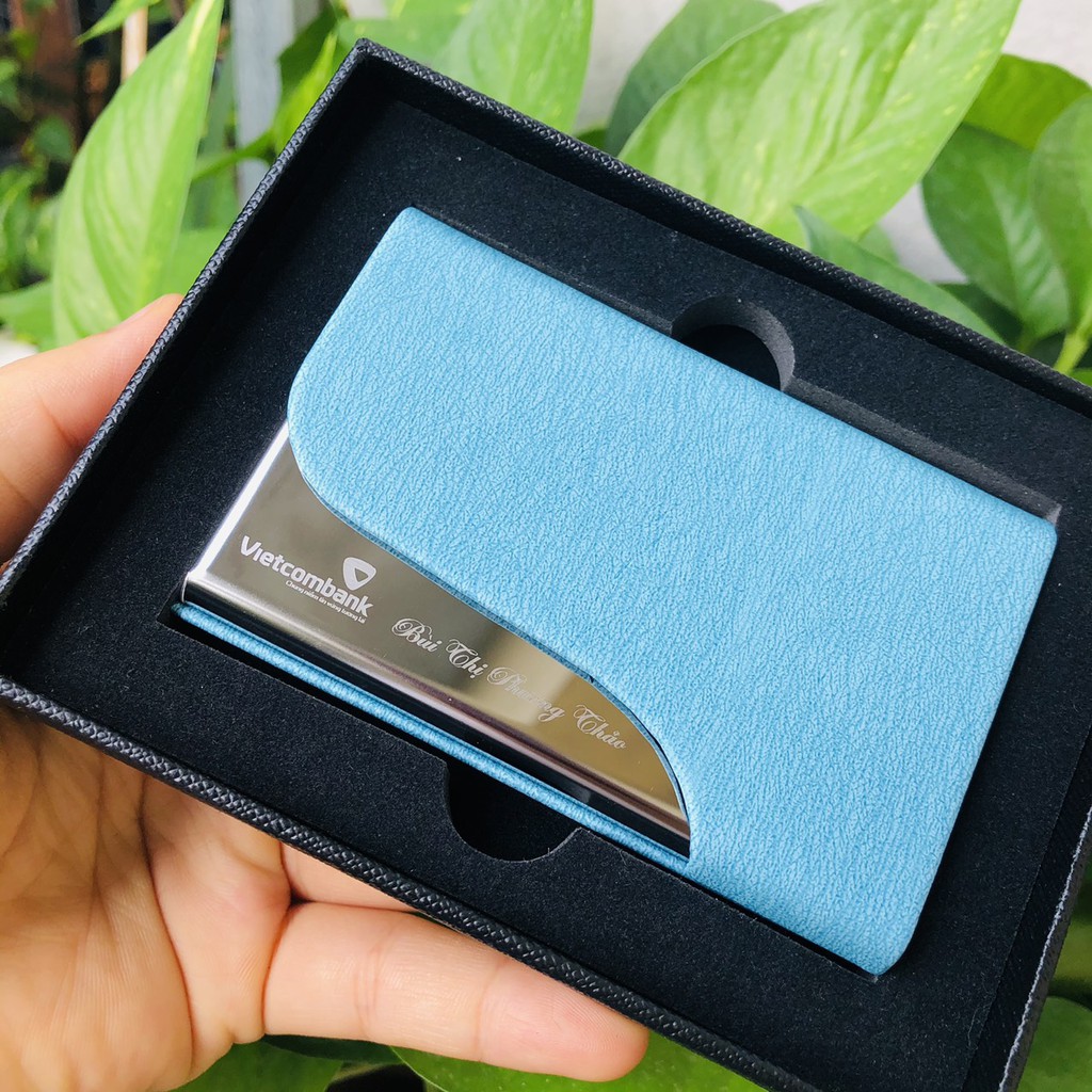 Mẫu hộp đựng namecard, ví đựng thẻ khắc logo Vietcombank màu sắc nhã nhặn dành cho nữ