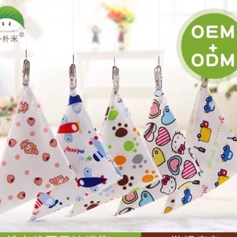 KHĂN YẾM TAM GIÁC COTTON CÓ CÚC BẤM