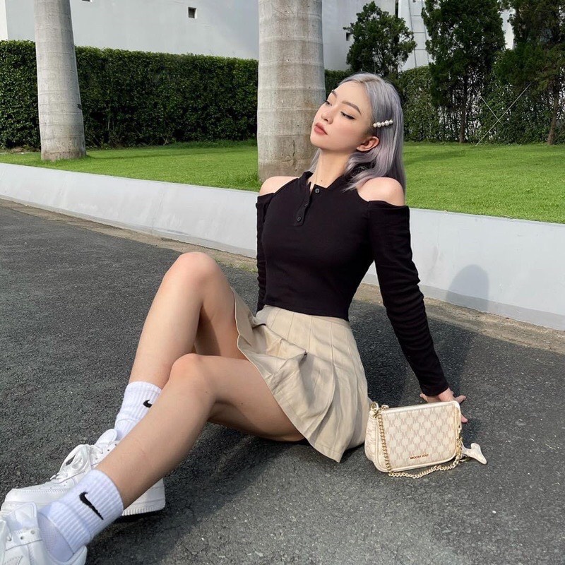 Áo Thun Kiểu Nữ Croptop Tay Dài Khoét Hở Vai Cổ Trụ Cài Nút