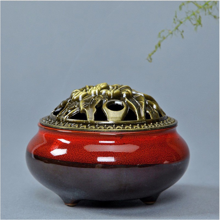 Ly sứ xông Trầm Hương