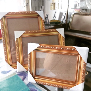 Khung ảnh viền vàng size nhỏ để bàn