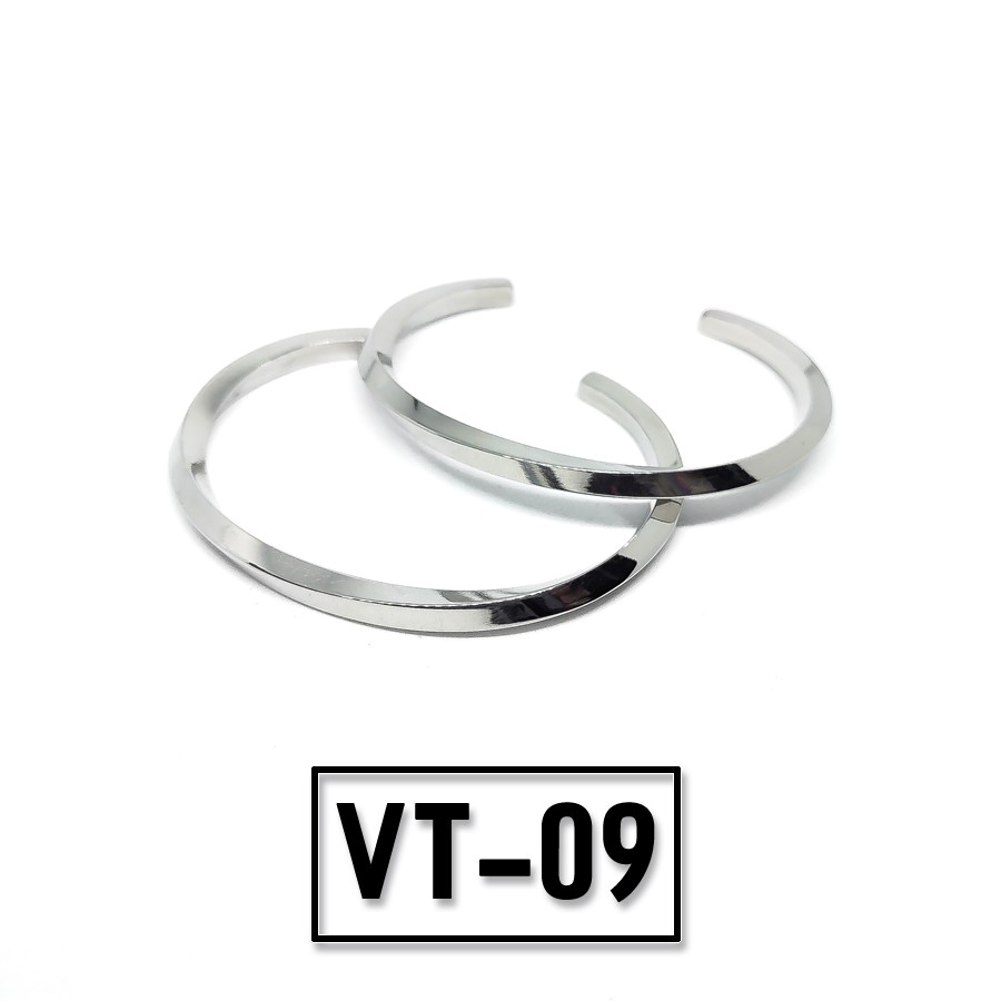 Vòng tay TITAN trơn dạng cuff xoắn bạc - Mẫu VT-09