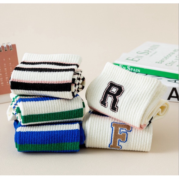 Vớ Tất chữ R cao cổ Nam Nữ phong cách thể thao, trẻ trung, năng động.