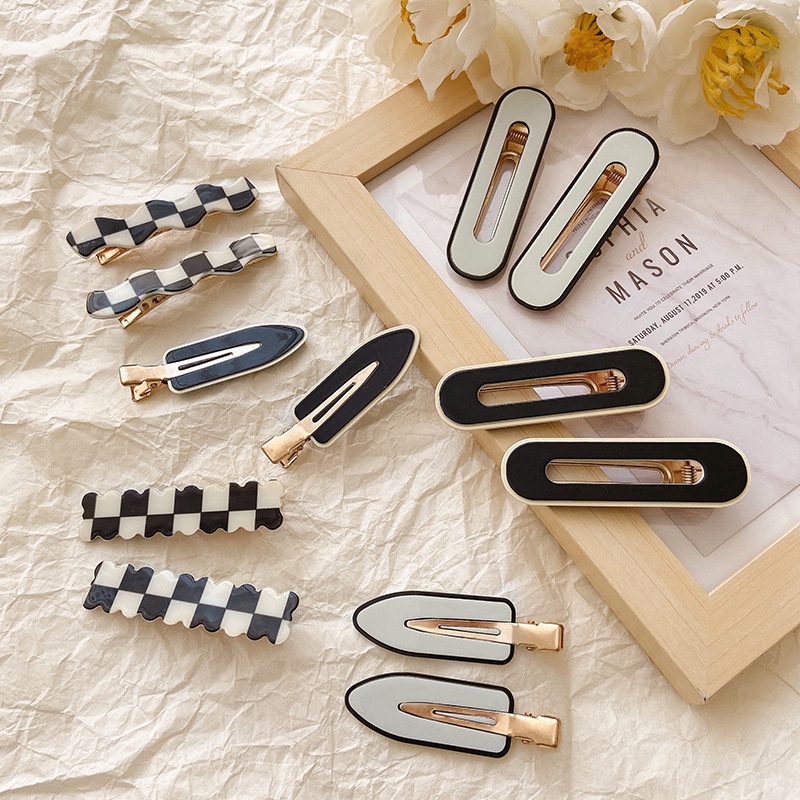 Kẹp Tóc Mỏ Vịt Một Bên Họa Tiết Caro Trắng Đen Không Đường May Cho Nữ