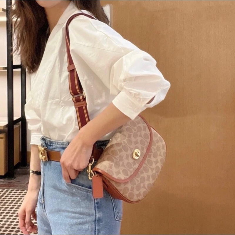 Túi đeo dáng tròn