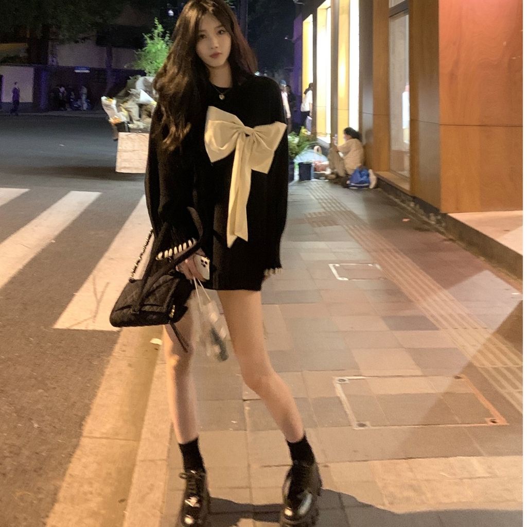 Áo len nữ form rộng dáng dài màu đen kèm nơ phong cách thu đông Hàn Quốc