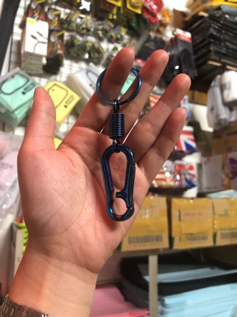 Móc khóa màu titan