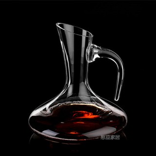 Bình Thủy Tinh Đựng Rượu Vang Đỏ Có Tay Cầm Tiện Dụng