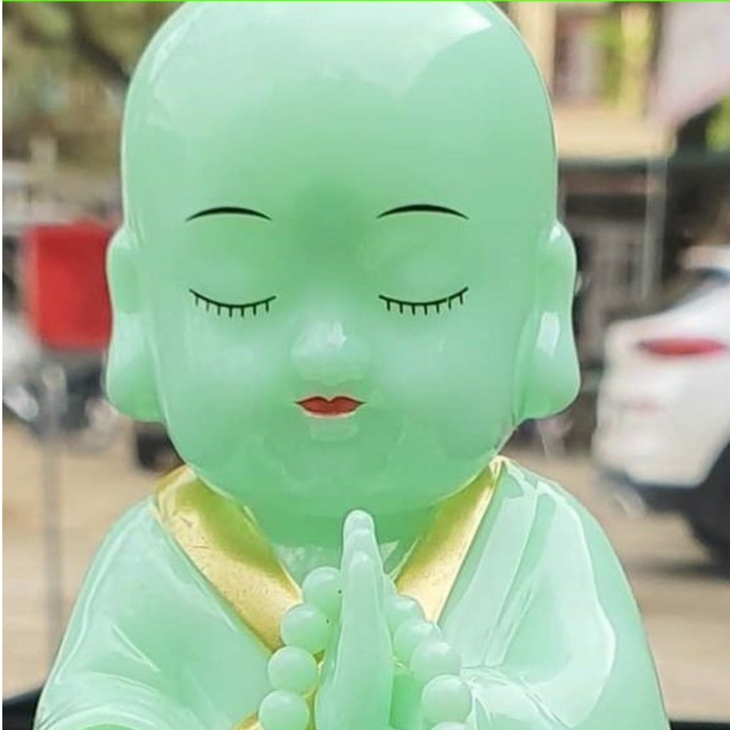 (Loại To) Tượng phật chú tiểu gõ mõ tụng kinh dùng pin nlmt màu xanh ngọc