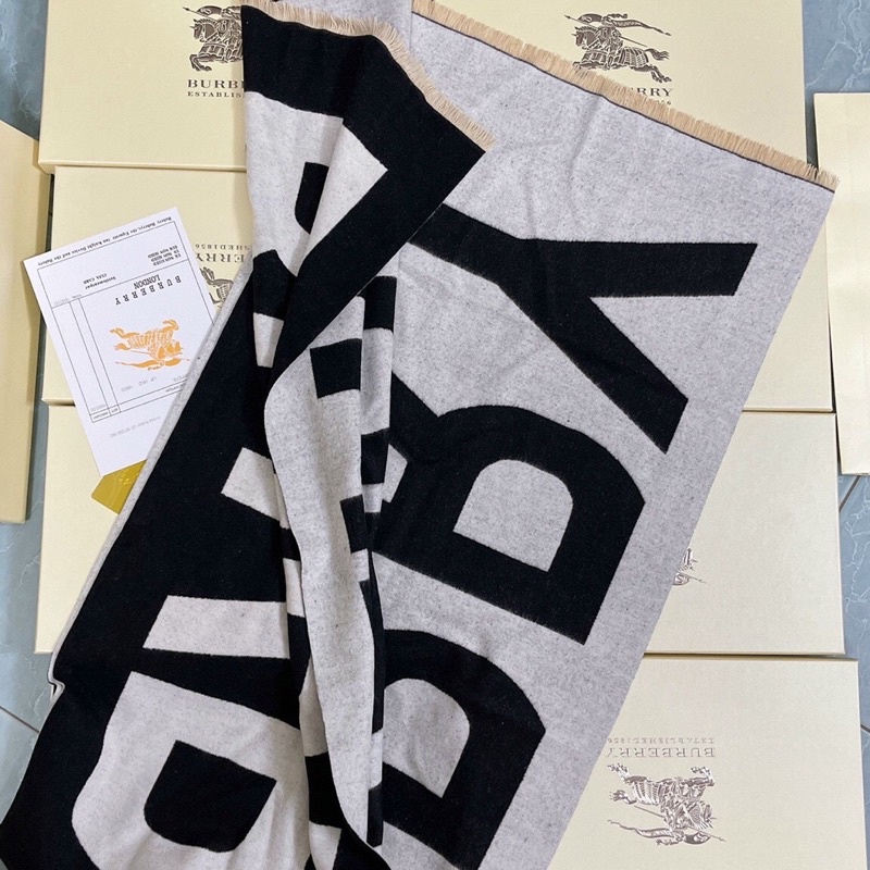 Khăn len BBR 2 màu cho nam nữ