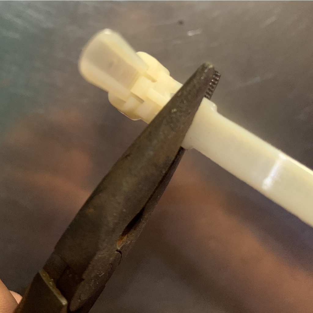 Túi 100 Dây rút Trắng 7x300mm tháo mở bằng kềm nhọn (không dùng lực tay)