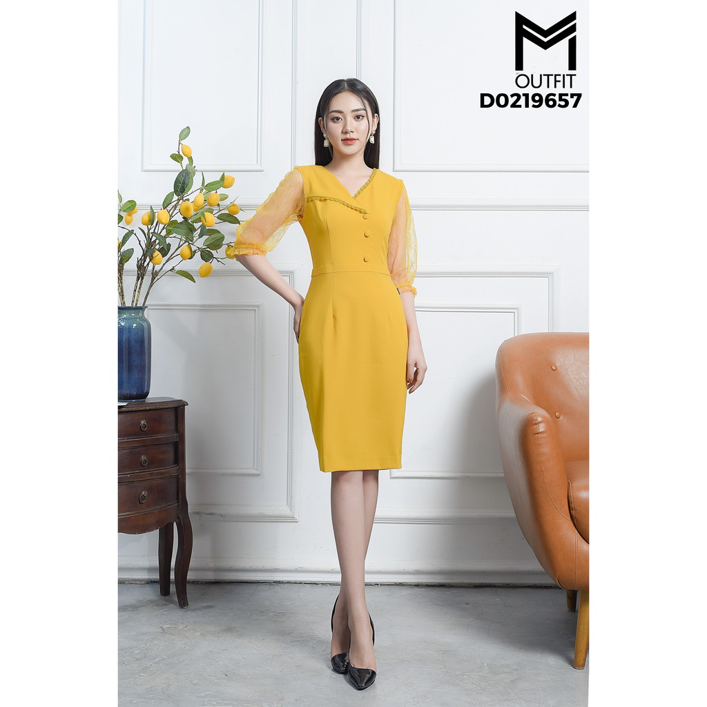 Chuyên sỉ thời trang thiết kế Đầm ôm tay phối ren đính cúc bọc MMoutfit D0219657