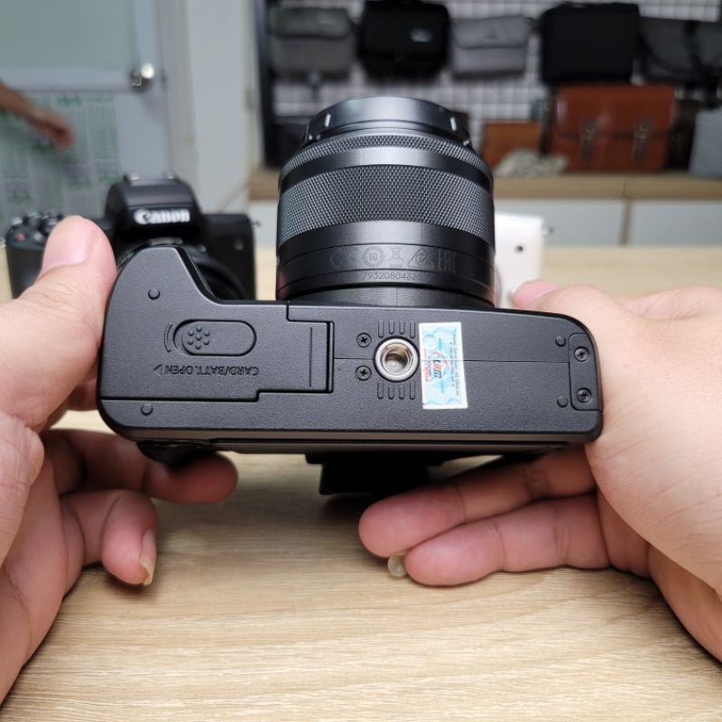 Máy ảnh canon M50 và lens kit 15 45 f3.5 - 5.6 stm