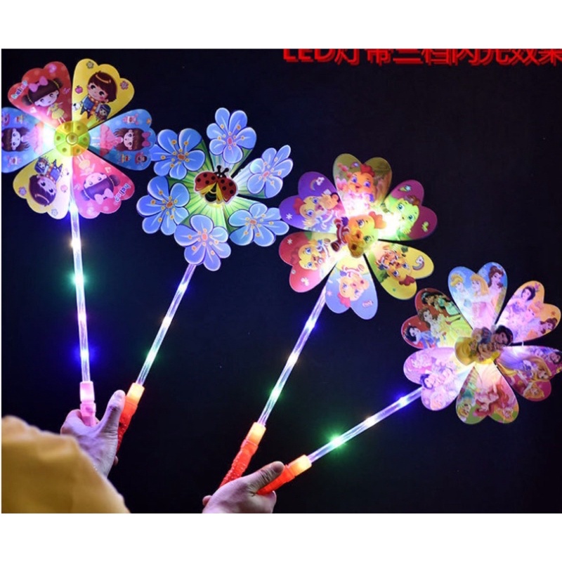 Chong chóng có đèn Led. Shop sẻ kiểm tra đèn trước khi giao.