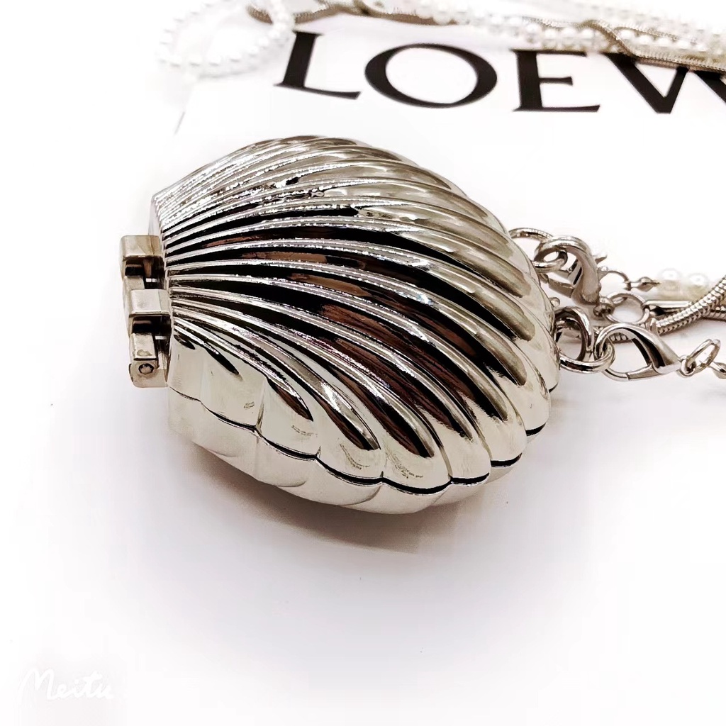 Túi Đeo Hông Đính Ngọc Trai Phối Dây Xích Đôi Độc Đáo Phong Cách Mới